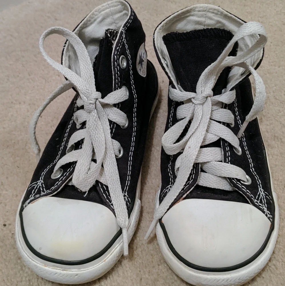 Classic Chuck Taylor ALL STAR High tops in black